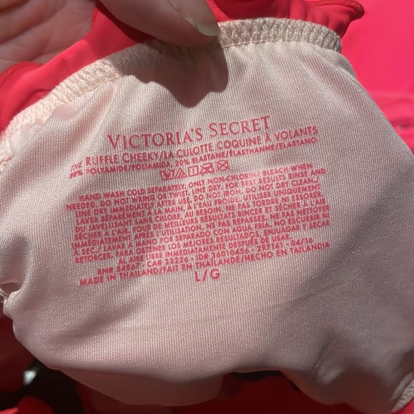 Victoria’s Secret bikini - Picture 3 of 4